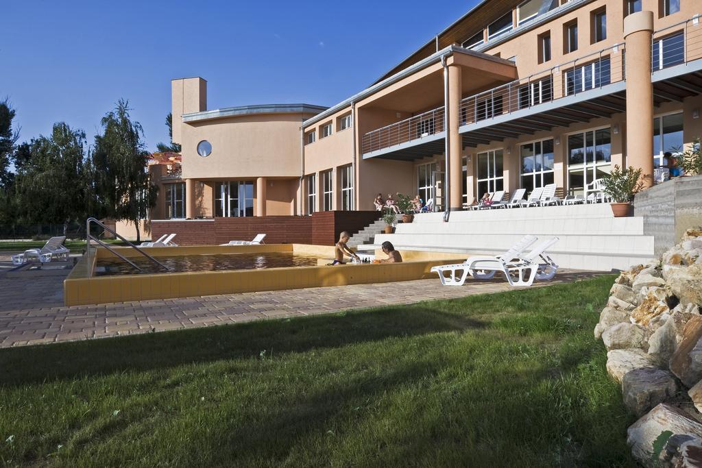 Termálhotel Martfű Exterior foto