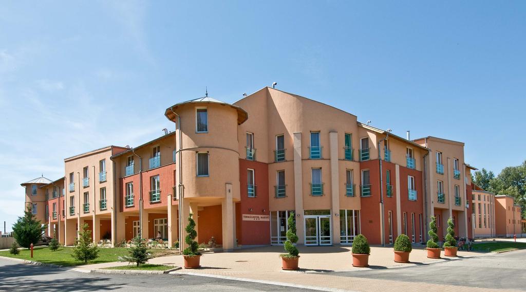Termálhotel Martfű Exterior foto