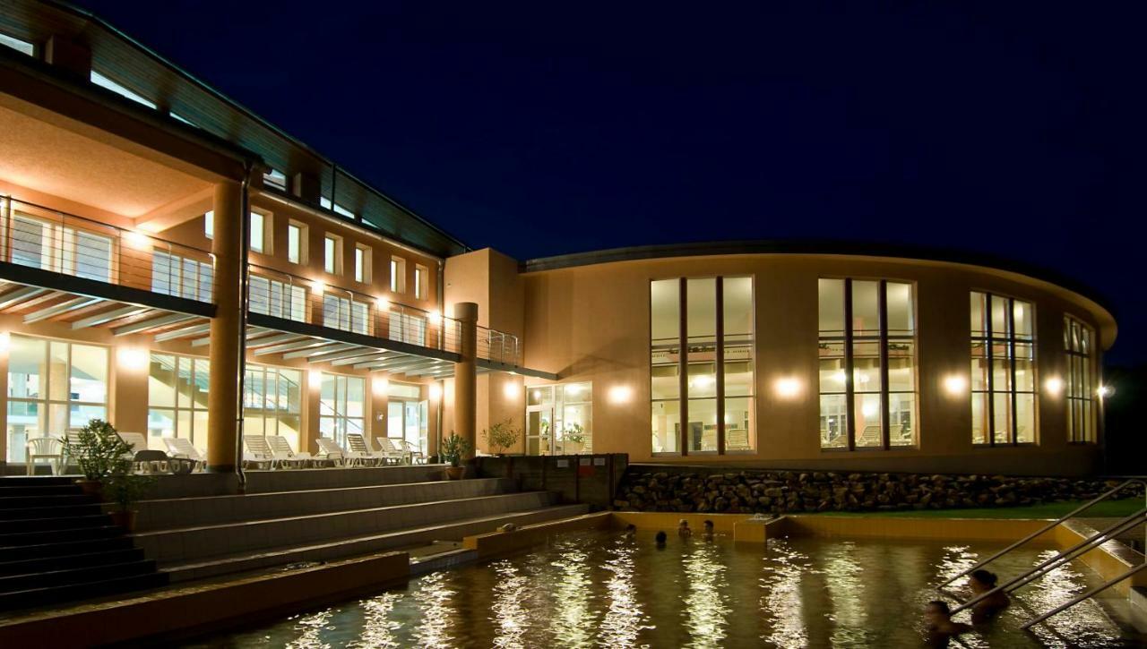 Termálhotel Martfű Exterior foto